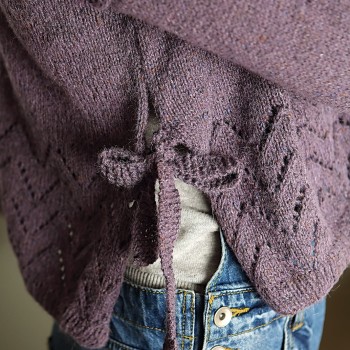 Пряжа Rowan Felted Tweed в землистом таупе, лёгкая фетровая смесь для универсальных вязаных проектов.